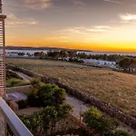 Sunset View - Modern Two Bedroom With Amazing Sea View And Pool