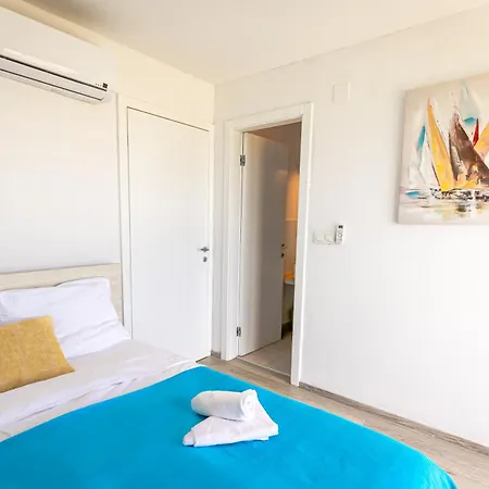Modern Two Bedroom With Amazing Sea View And Pool