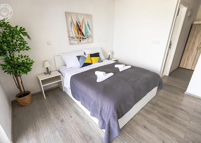 Sunset View - Modern Two Bedroom With Amazing Sea View And Pool דירה פובליאנה