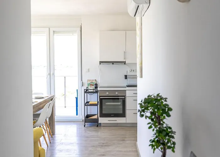 Sunset View - Modern Two Bedroom With Amazing Sea View And Pool פובליאנה