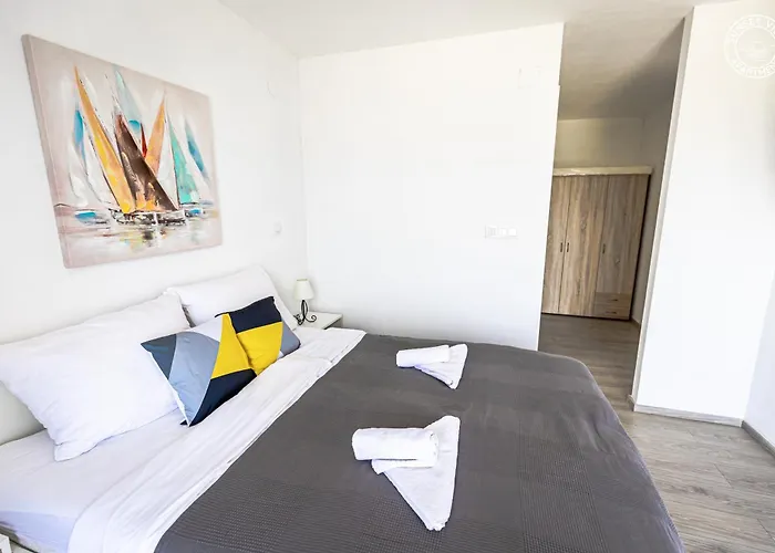 Sunset View - Modern Two Bedroom With Amazing Sea View And Pool דירה *