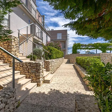 Modern Two Bedroom With Amazing Sea View And Pool *