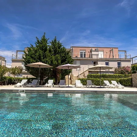 Apartament Modern Two Bedroom With Amazing Sea View And Pool
