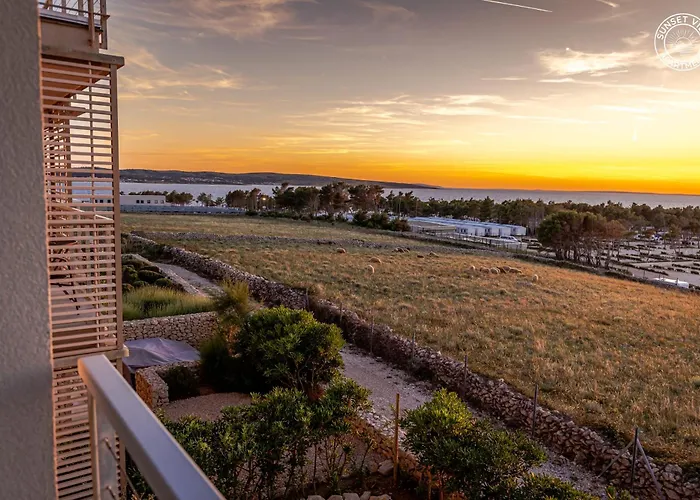 Sunset View - Modern Two Bedroom With Amazing Sea View And Pool