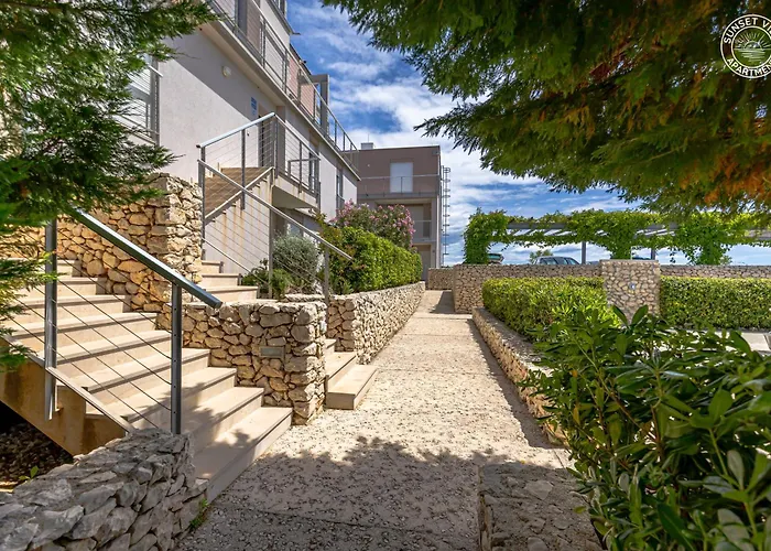 Sunset View - Modern Two Bedroom With Amazing Sea View And Pool *