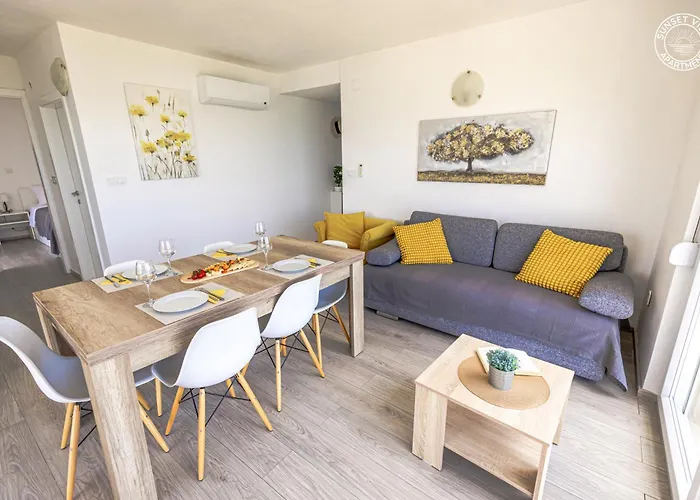 Sunset View - Modern Two Bedroom With Amazing Sea View And Pool Povljana